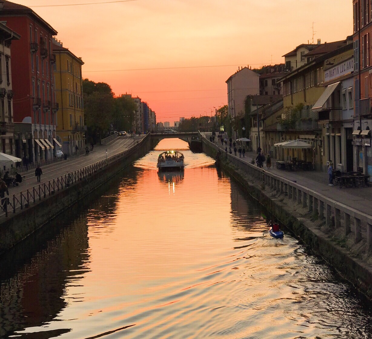 A Milano, il tramonto aiuta a realizzare ogni tuo sogno.